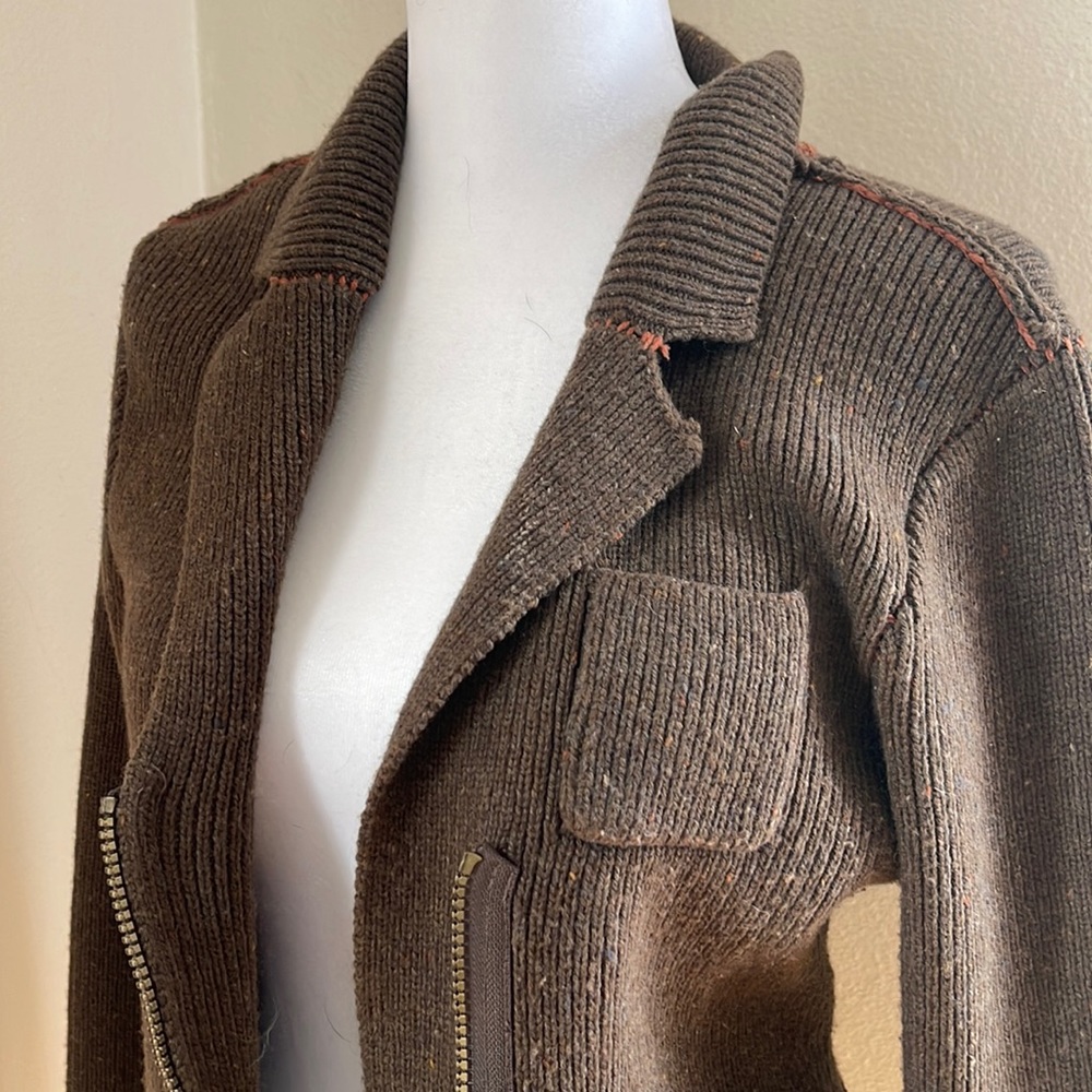 Ruff Hewn size small, beautiful brown, medium weight, wool top.